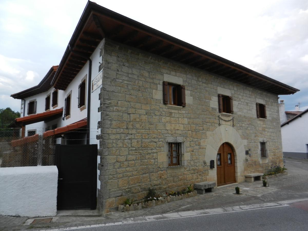 Casa De La Cadena Guest House Asiain Ngoại thất bức ảnh
